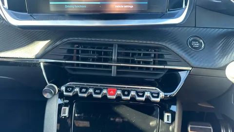 PEUGEOT 2008 100kW Allure Premium+ 50kWh Auto