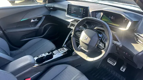 PEUGEOT 2008 100kW Allure Premium+ 50kWh Auto