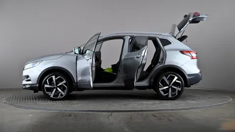 NISSAN QASHQAI 1.3 DiG-T Tekna