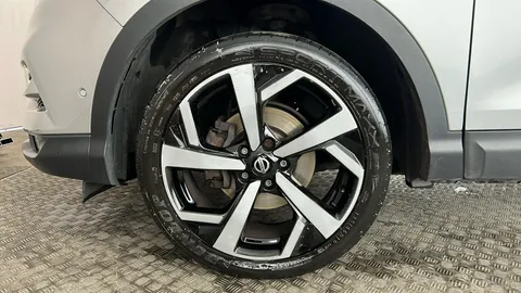 NISSAN QASHQAI 1.3 DiG-T Tekna