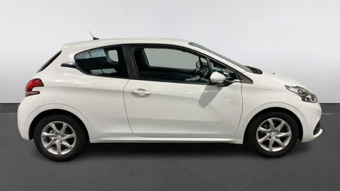 PEUGEOT 208 1.2 PureTech 82 Active