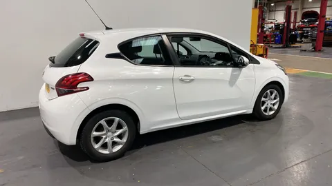 PEUGEOT 208 1.2 PureTech 82 Active