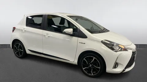 TOYOTA YARIS 1.5 Hybrid Design CVT