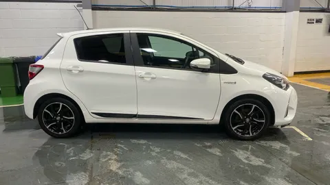 TOYOTA YARIS 1.5 Hybrid Design CVT