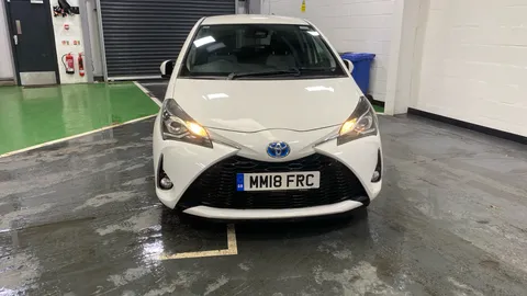 TOYOTA YARIS 1.5 Hybrid Design CVT