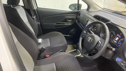 TOYOTA YARIS 1.5 Hybrid Design CVT