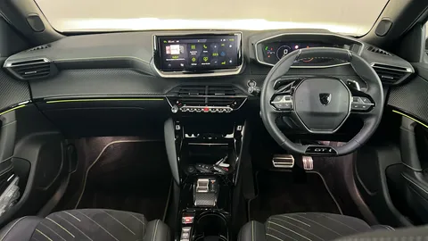 PEUGEOT 2008 1.2 PureTech 130 GT EAT8