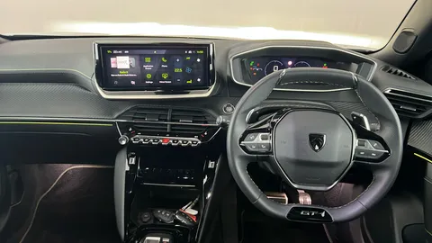 PEUGEOT 2008 1.2 PureTech 130 GT EAT8