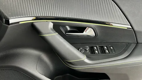 PEUGEOT 2008 1.2 PureTech 130 GT EAT8