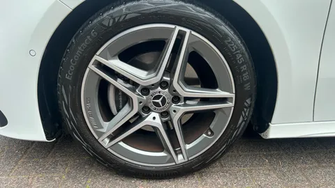 MERCEDES-BENZ A CLASS A180 AMG Line Premium Auto