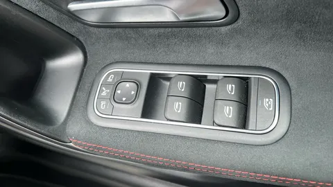 MERCEDES-BENZ A CLASS A180 AMG Line Premium Auto