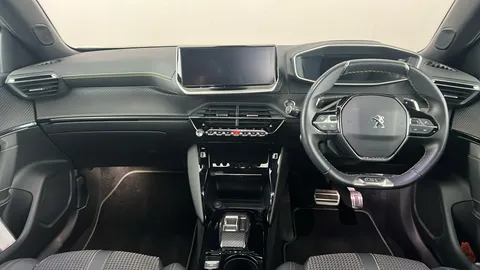 PEUGEOT 2008 1.2 PureTech 130 GT EAT8