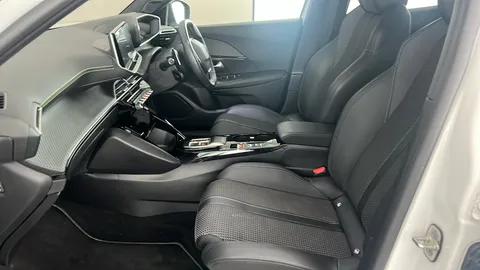 PEUGEOT 2008 1.2 PureTech 130 GT EAT8