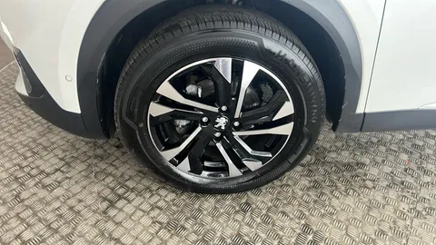 PEUGEOT 2008 1.2 PureTech 130 GT EAT8