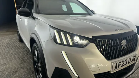 PEUGEOT 2008 1.2 PureTech 130 GT EAT8