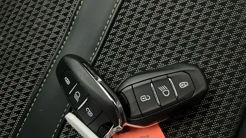 PEUGEOT 2008 1.2 PureTech 130 GT EAT8