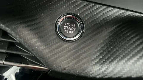 PEUGEOT 2008 1.2 PureTech 130 GT EAT8