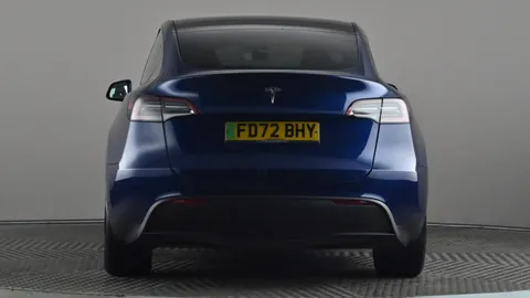 TESLA MODEL Y RWD Auto