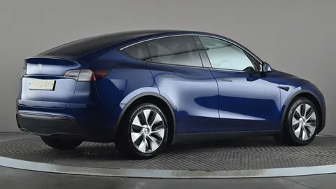 TESLA MODEL Y RWD Auto