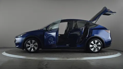 TESLA MODEL Y RWD Auto