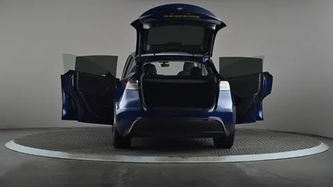 TESLA MODEL Y RWD Auto