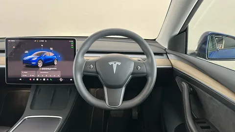 TESLA MODEL Y RWD Auto