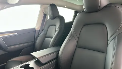 TESLA MODEL Y RWD Auto