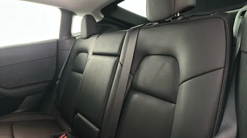 TESLA MODEL Y RWD Auto