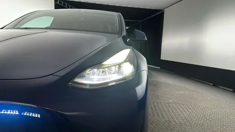 TESLA MODEL Y RWD Auto