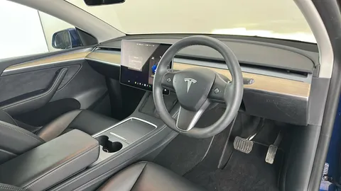 TESLA MODEL Y RWD Auto