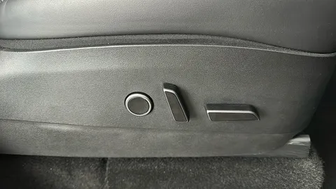 TESLA MODEL Y RWD Auto