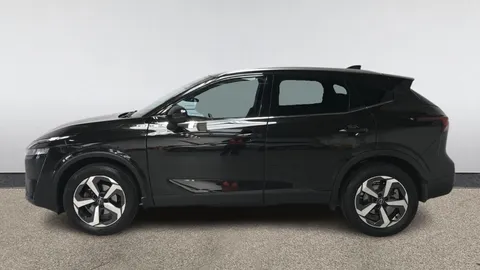 NISSAN QASHQAI 1.3 DiG-T MH 158 N-Connecta Xtronic