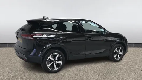 NISSAN QASHQAI 1.3 DiG-T MH 158 N-Connecta Xtronic