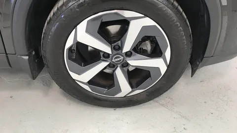 NISSAN QASHQAI 1.3 DiG-T MH 158 N-Connecta Xtronic