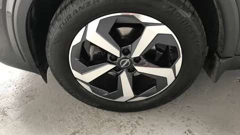 NISSAN QASHQAI 1.3 DiG-T MH 158 N-Connecta Xtronic