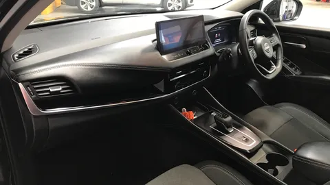 NISSAN QASHQAI 1.3 DiG-T MH 158 N-Connecta Xtronic