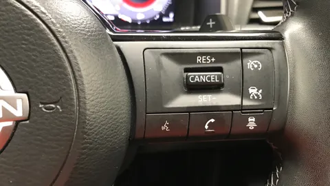 NISSAN QASHQAI 1.3 DiG-T MH 158 N-Connecta Xtronic