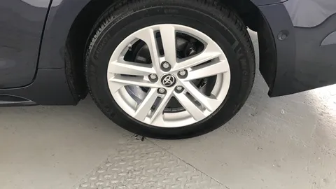 TOYOTA COROLLA 1.8 VVT-i Hybrid Icon Tech CVT