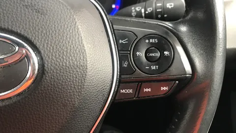 TOYOTA COROLLA 1.8 VVT-i Hybrid Icon Tech CVT