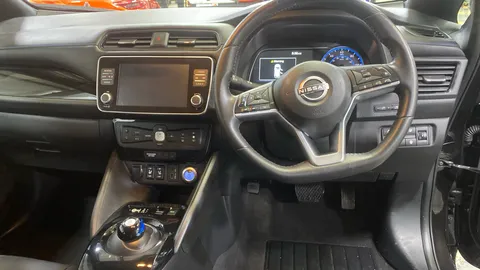 NISSAN LEAF 110kW N-Connecta 39kWh Auto