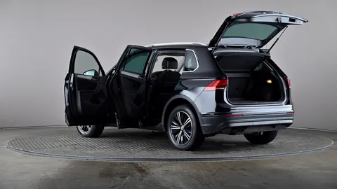 VOLKSWAGEN TIGUAN 2.0 TDi 150 SE Nav
