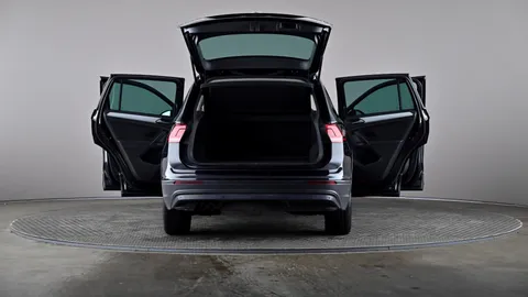 VOLKSWAGEN TIGUAN 2.0 TDi 150 SE Nav