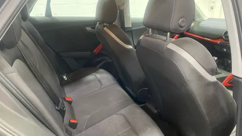 AUDI Q2 30 TDI Sport