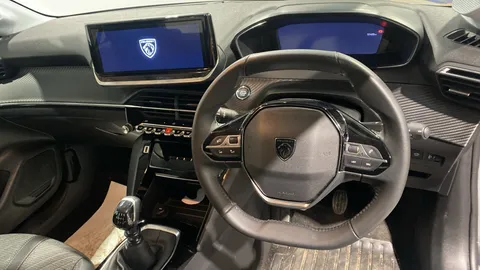 PEUGEOT 208 1.2 PureTech 100 Allure