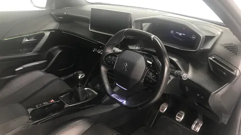 PEUGEOT 2008 1.2 PureTech 130 GT