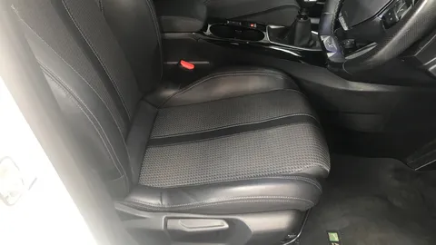 PEUGEOT 2008 1.2 PureTech 130 GT