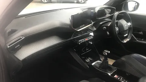 PEUGEOT 2008 1.2 PureTech 130 GT