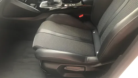 PEUGEOT 2008 1.2 PureTech 130 GT