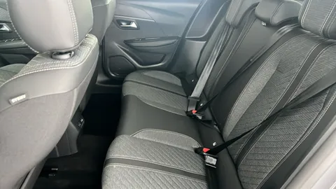 PEUGEOT 208 1.2 PureTech 100 Allure