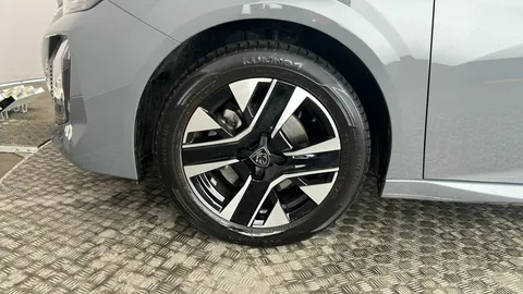 PEUGEOT 208 1.2 PureTech 100 Allure